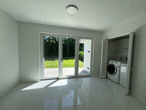 11535 SW 81st Rd in Miami, FL - Building Photo - Building Photo