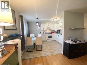163 Chandler Dr in Kitchener, ON - Building Photo - Building Photo