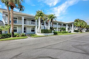509 Roma Ct in Naples, FL - Building Photo