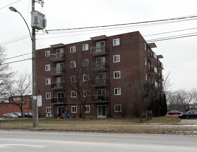 Dawson Road Apartments in Guelph, ON - Building Photo - Building Photo