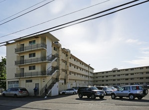 Island West Apartments in Honolulu, HI - Building Photo - Building Photo