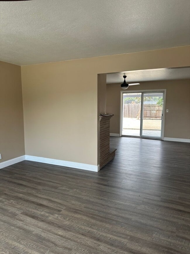 3135 Courtney Dr in Santa Maria, CA - Building Photo - Building Photo