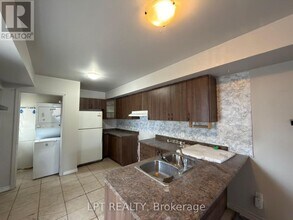 37 Elizabeth St N in Brampton, ON - Building Photo - Building Photo