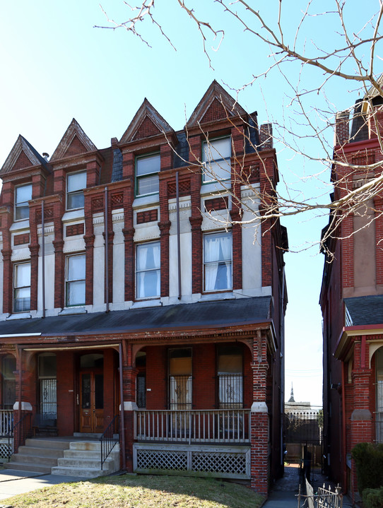 4206 Walnut St in Philadelphia, PA - Building Photo