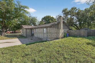936 N Las Vegas Trail in White Settlement, TX - Building Photo - Building Photo