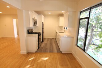 1523 S Wooster St, Unit 4 in Los Angeles, CA - Building Photo - Building Photo