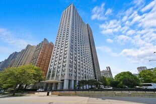 1550 N Lake Shore Dr in Chicago, IL - Building Photo