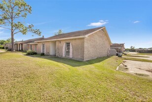 6913 Chasewood Dr in Missouri City, TX - Building Photo