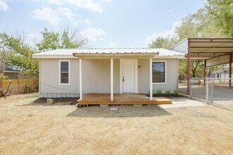 221 Porter Dr in Azle, TX - Building Photo - Building Photo