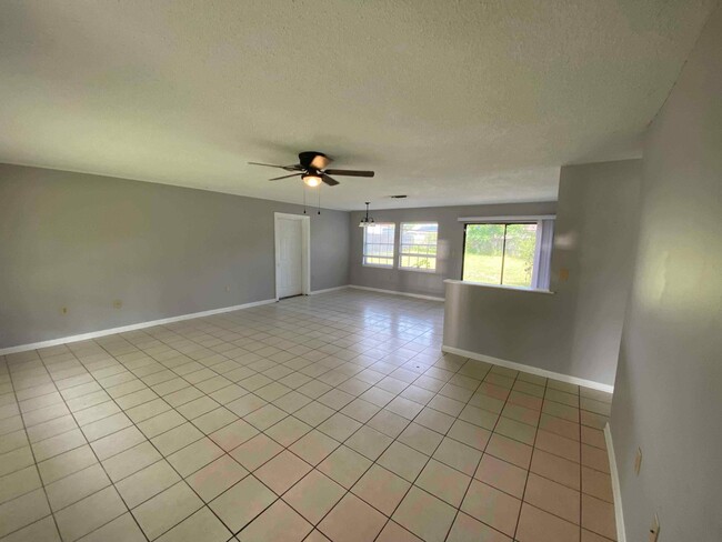 319 Morgan Ln in Mary Esther, FL - Building Photo - Building Photo