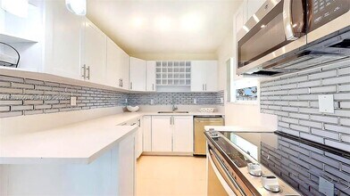 22220 SW 112th Ave in Miami, FL - Building Photo - Building Photo