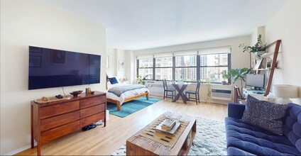 1390 1/2 2nd Ave in New York, NY - Foto de edificio - Building Photo