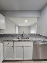 1545 Lake Crystal Dr in West Palm Beach, FL - Building Photo - Building Photo