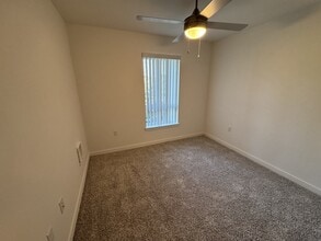 Polaris at Totem Lake in Kirkland, WA - Foto de edificio - Building Photo