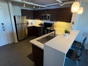 535 W Thomas Rd in Phoenix, AZ - Foto de edificio - Building Photo