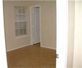 300 E 3rd St in Burnet, TX - Foto de edificio - Building Photo