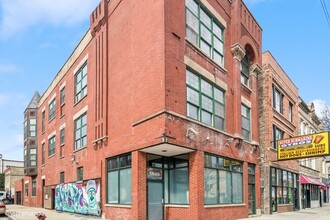 1048 N Ashland Ave in Chicago, IL - Building Photo - Building Photo