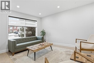 108 Greenshire Dr in Hamilton, ON - Building Photo - Building Photo