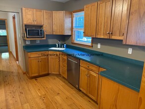 27A Laurel Ln in Warren, RI - Building Photo - Building Photo