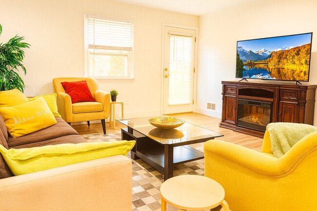 property at 2017 Woodford Rd