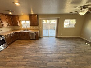 8282 Time Machine Ave in Las Vegas, NV - Building Photo - Building Photo