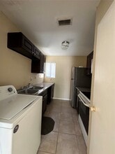 8405 Wilcrest Dr in Houston, TX - Building Photo - Building Photo