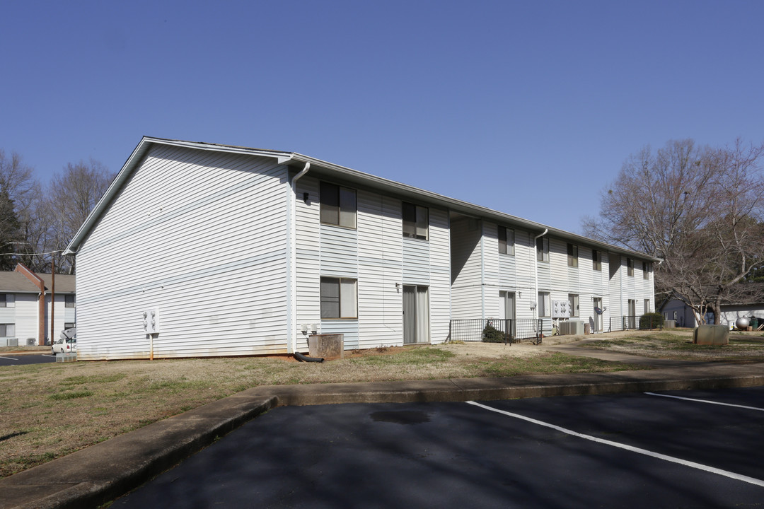 Palmetto Village in Pendleton, SC - Building Photo