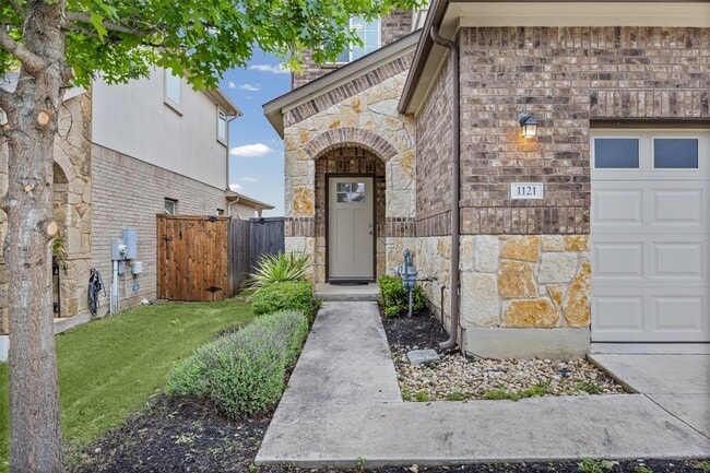 property at 1121 La Conterra Blvd