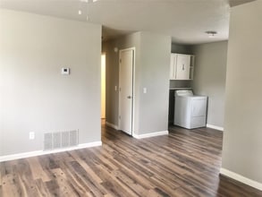 419 S Cleveland St, Unit B in Springdale, AR - Foto de edificio - Building Photo