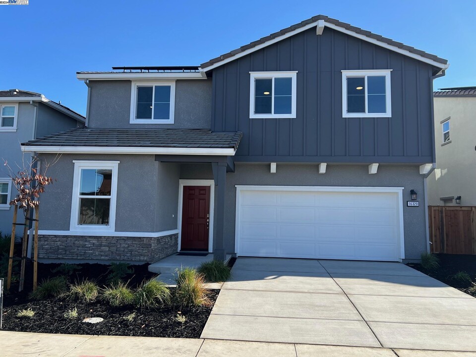 16320 Bandon Ln in Lathrop, CA - Building Photo