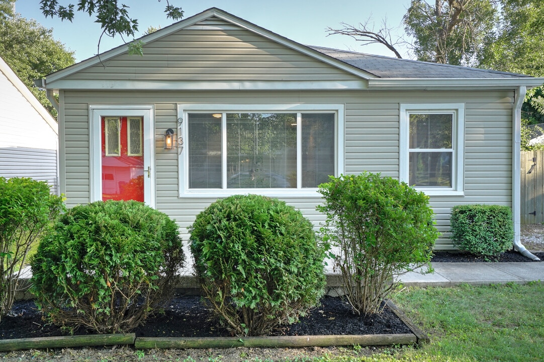 9137 Hibben Ave in Indianapolis, IN - Foto de edificio