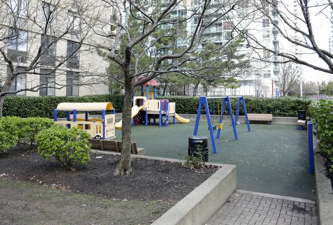 Waterside Square North in Jersey City, NJ - Building Photo - Building Photo