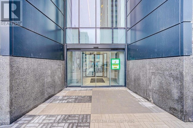 3-3003 Gloucester St in Toronto, ON - Building Photo - Building Photo