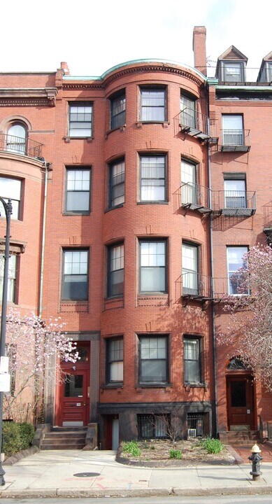 464 Beacon St, Unit 1F in Boston, MA - Foto de edificio