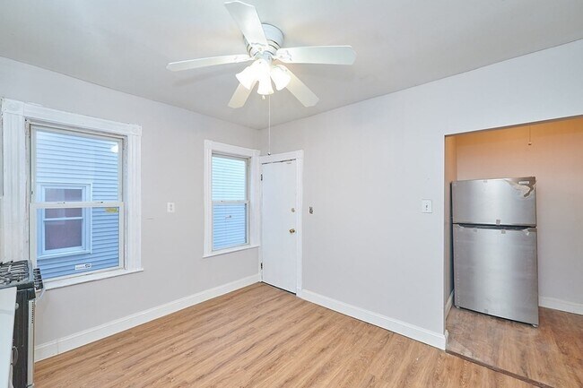10 Lafield St-Unit -1 in Boston, MA - Foto de edificio - Building Photo