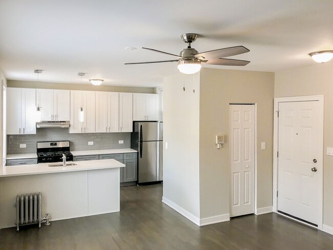 5200 N Damen Ave, Unit 3 in Chicago, IL - Building Photo - Building Photo