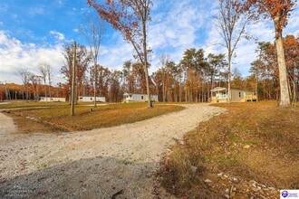 105 Hastings Dr in Clarkson, KY - Building Photo - Building Photo