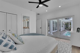 215 Mooring Line Dr in Naples, FL - Foto de edificio - Building Photo