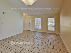 671 Dover Dr in Elgin, IL - Building Photo - Building Photo