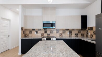 612 Moar Dr in Weslaco, TX - Foto de edificio - Building Photo