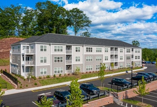 West Woods Place Apartments in Hamden, CT - Foto de edificio - Building Photo