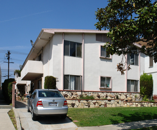 6131 Alcott St in Los Angeles, CA - Building Photo - Building Photo