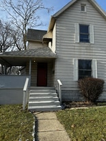 516 Washington Ave in Girard, OH - Building Photo