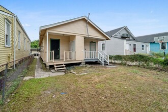 2719 N Robertson St in New Orleans, LA - Building Photo - Building Photo