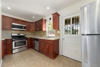 353 W Jamaica Ave in Valley Stream, NY - Building Photo - Building Photo