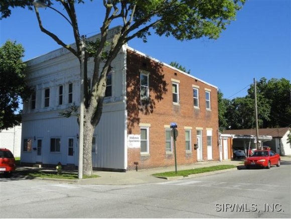 1223 9th St in Highland, IL - Building Photo