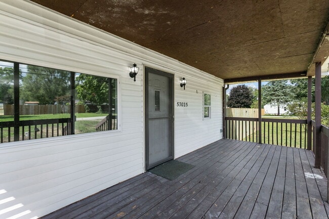 57025 Greenlawn Ave in Osceola, IN - Building Photo - Building Photo