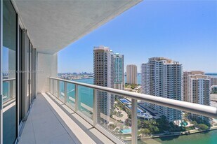 475 Brickell Ave, Unit 2607 in Miami, FL - Building Photo