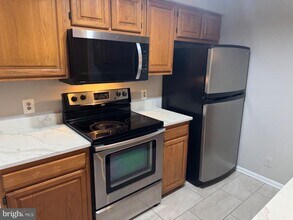 240 S Reynolds St in Alexandria, VA - Building Photo - Building Photo