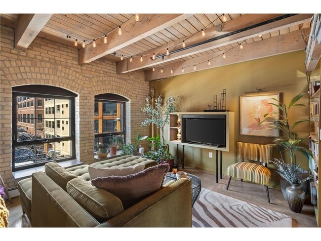 property at 404 N Washington Ave